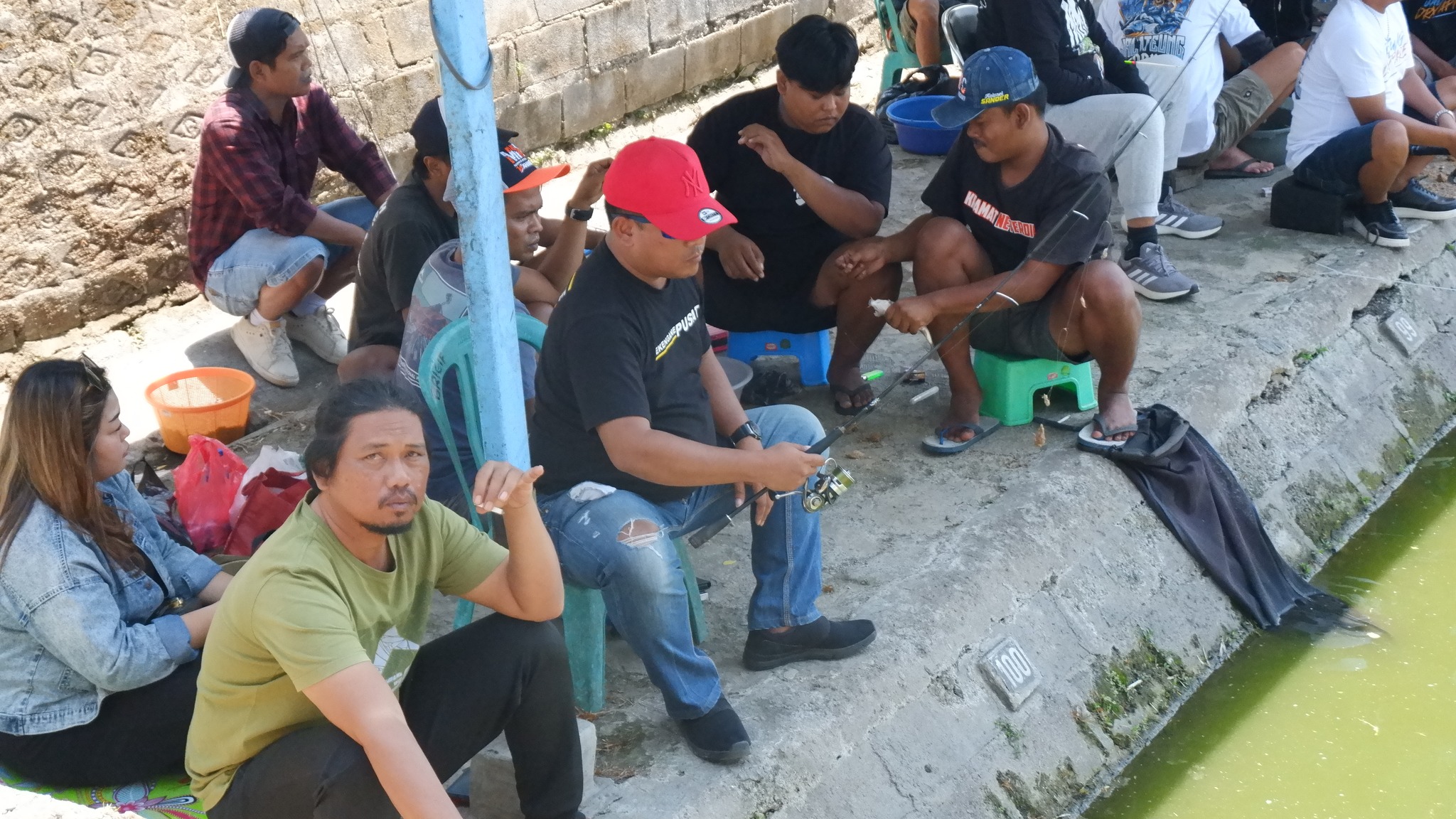 Pose juara – babon juara total sukses didapatkan